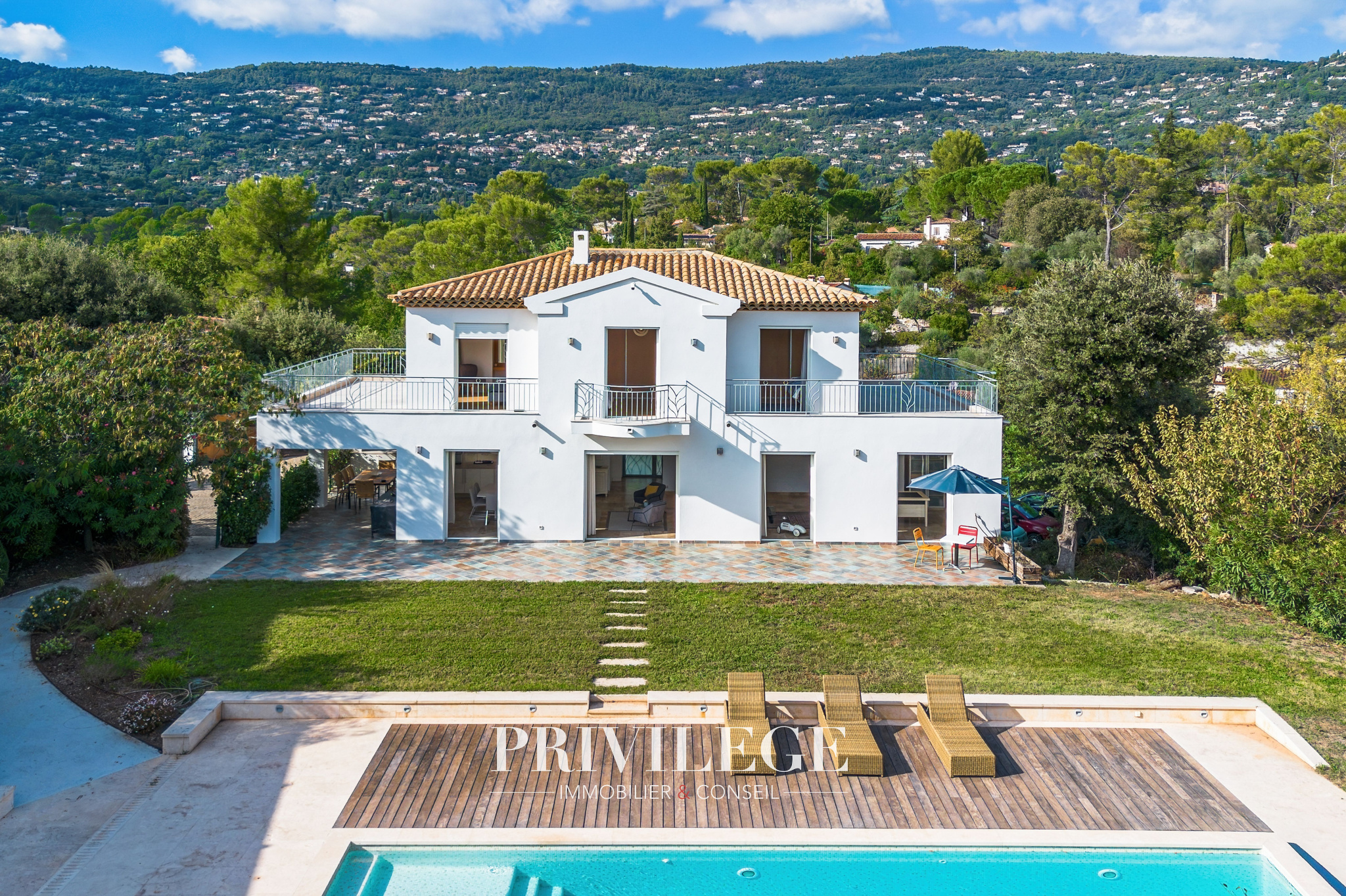 Peymeinade — Villa contemporaine de première main, piscine et ascenseur