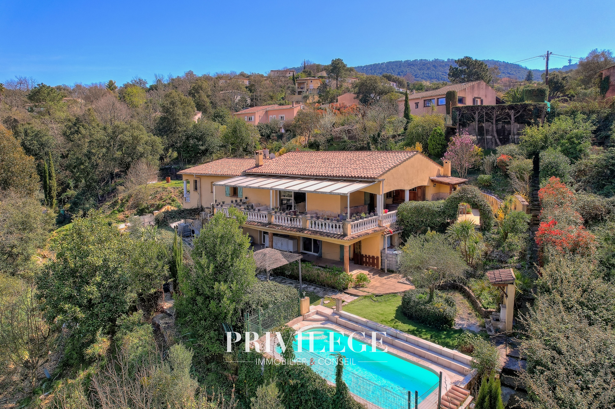 Les Adrets-de-l’Estérel - Exclusivité   Villa familiale avec dépendance et piscine