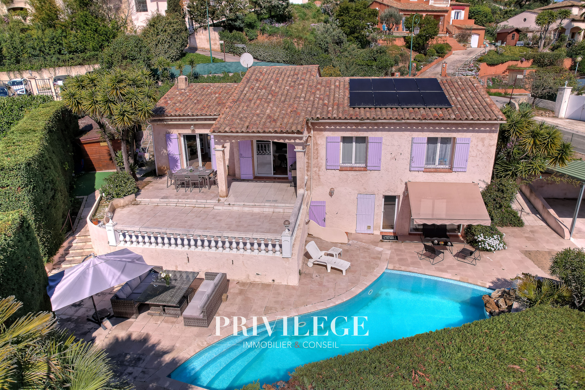 Villa avec piscine, hammam et fort potentiel   223 m2 - La Roquette-sur-Siagne