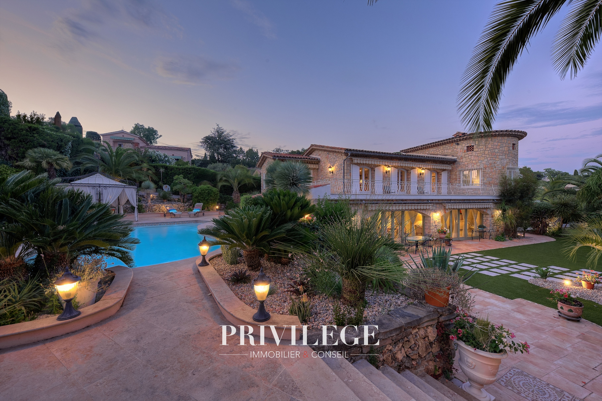 Mougins   Élégance contemporaine au cœur d'un domaine privé d'exception