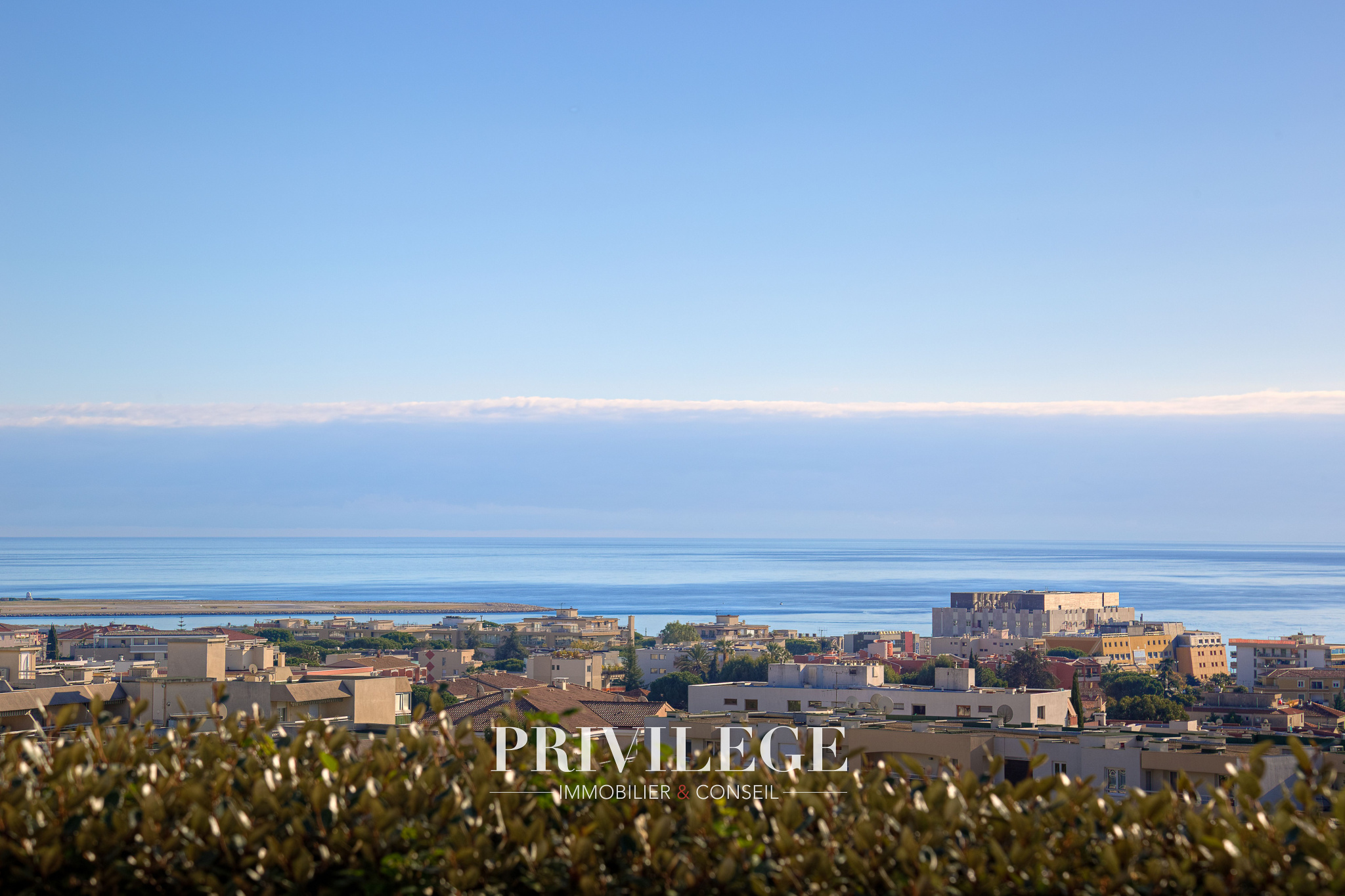 Saint-Laurent-du-Var   Les Plateaux Fleuris : Appartement 4 Pièces avec Jardin Privatif, Vue Mer Panoramique