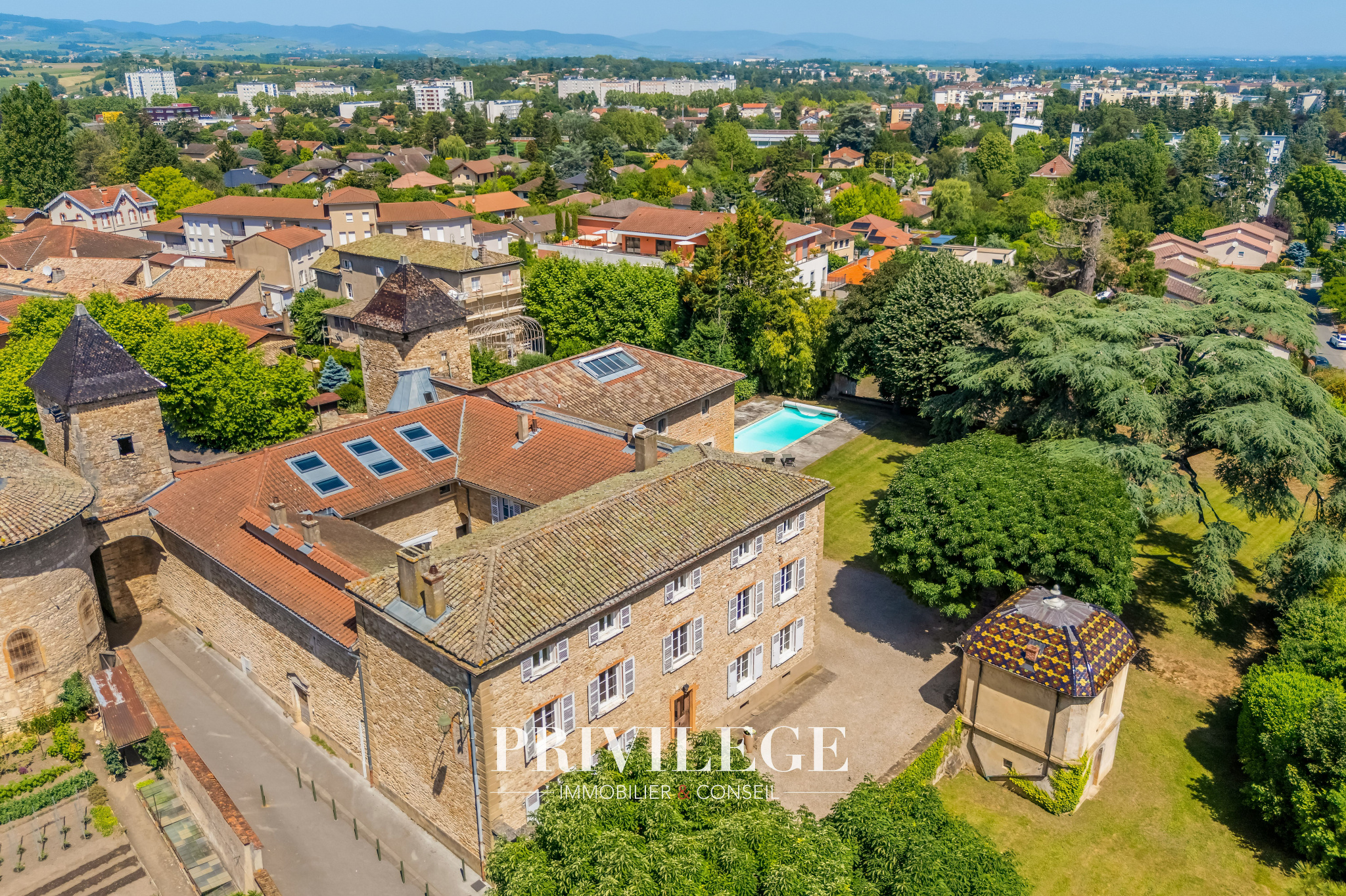 PROPRIÉTÉ D’EXCEPTION DU XIII SIÈCLE AUX PORTES DE LYON