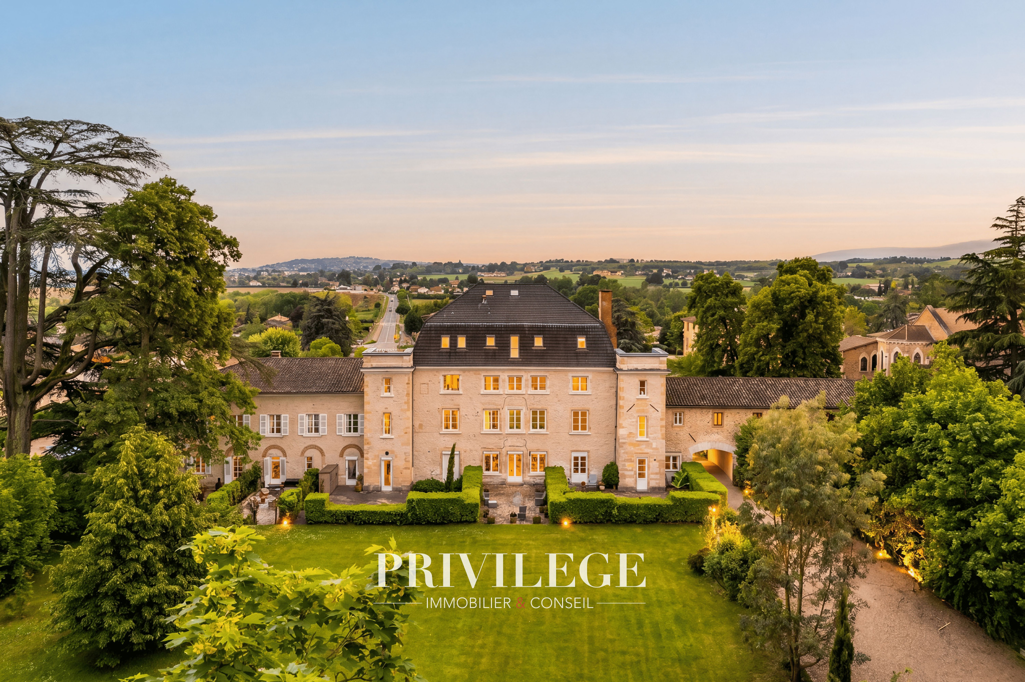 Duplex de standing au dernier étage d’une bâtisse du XVIIe siècle